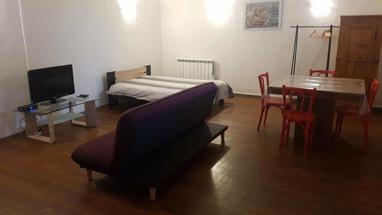Grand Studio Et Jolies Chambres A Louer Passins Bagian luar foto