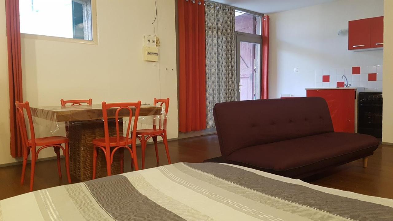 Grand Studio Et Jolies Chambres A Louer Passins Bagian luar foto