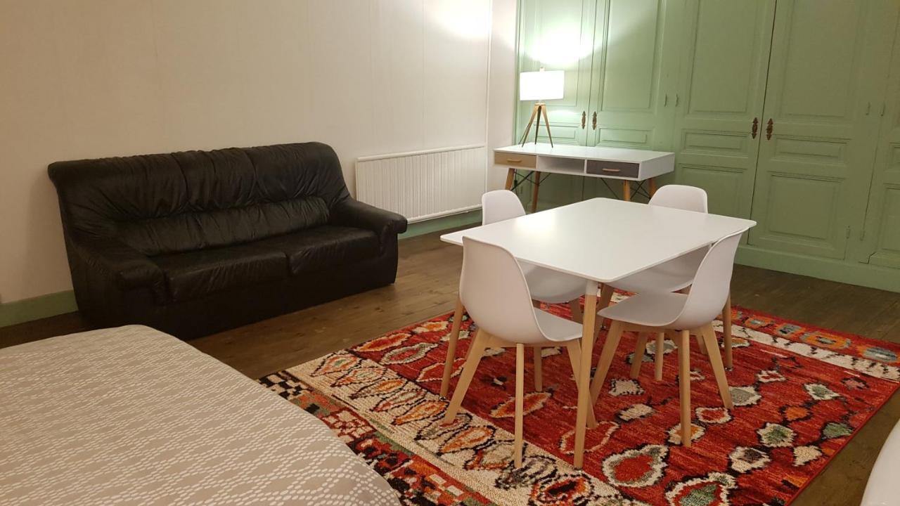 Grand Studio Et Jolies Chambres A Louer Passins Bagian luar foto